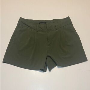 Banana Republic Olive Green Tailored Shorts Belted Waist Classic Chic Sz 12